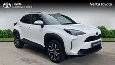 White Used 2023 Toyota Yaris Cross Design SUV | £20,281 (Fair price)