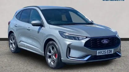 Usado Ford Kuga ST-Line 183 HP (134 kW) 2025 Prateado SUV