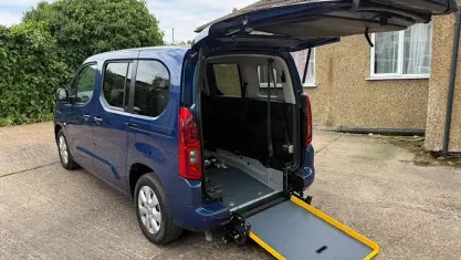 Used Vauxhall Combo S 102 HP (75 kW) 2023 Blue MPV