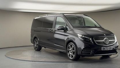 Usado Mercedes V300 AMG line 237 HP (174 kW) 2023 Cinzento Monovolume