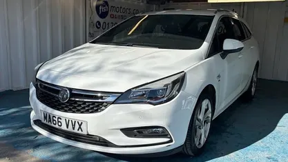 Used Vauxhall Astra SRi 105 HP (77 kW) 2016 Estate