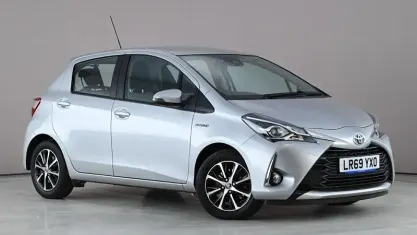 Used Toyota Yaris Hybrid 101 HP (74 kW) 2019 Silver Hatchback