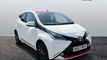 Used Toyota Aygo x-press 69 HP (50 kW) 2017 White Hatchback