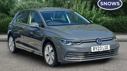 Begagnad VW Golf VIII Style 131 HK (96 kW) 2023 Halvkombi
