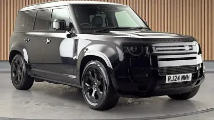 Used Land Rover Defender SE Dynamic 300 HP (220 kW) 2023 Santorini black SUV