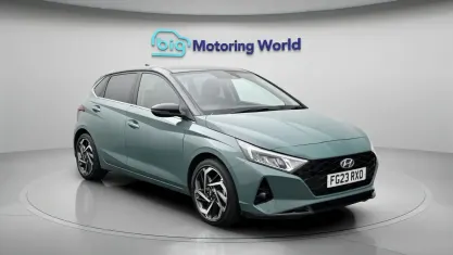 Usado Hyundai i20 Ultimate 101 HP (74 kW) 2023 Verde Citadino