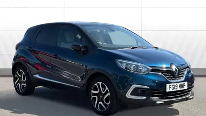 Second-hand Renault Captur Iconic 90 CP (66 kW) 2019 Negru SUV