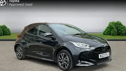 Begagnad Toyota Yaris Hybrid Design 116 HK (85 kW) 2026 Halvkombi