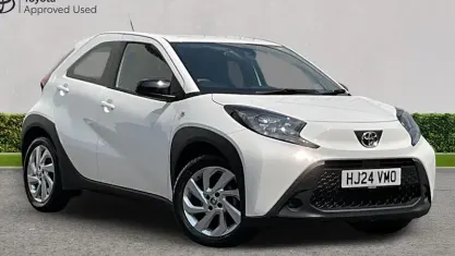 Used Toyota Aygo X PURE 72 HP (52 kW) 2024 White SUV