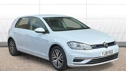 Usado VW Golf VII SE 131 HP (96 kW) 2018 Prateado Citadino