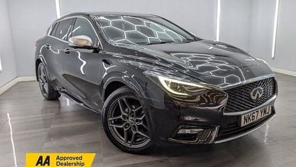 Używany Infiniti Q30 Premium 109 KM (80 kW) 2017 Czarny Hatchback