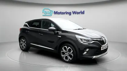 Używany Renault Captur Techno 143 KM (105 kW) 2023 Czarny SUV