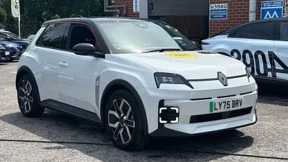 Used Renault 5 E-Tech Komfort 110 kW (150 HP) 2025 Hatchback