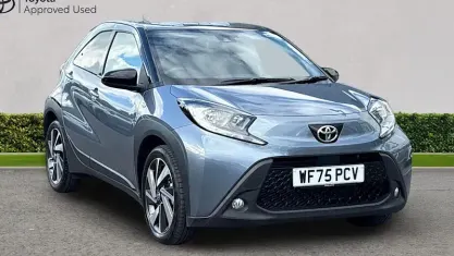Used Toyota Aygo X 72 HP (52 kW) 2025 Persian salt bitone SUV