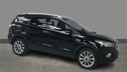 Usado Ford Kuga Titanium 150 CV (110 kW) 2019 Negro SUV