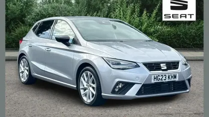 Usado Seat Ibiza FR 110 CV (80 kW) 2023 Plateado Utilitario