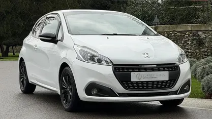 White Used 2017 Peugeot 208 Hatchback | £4,000 (Fair price)