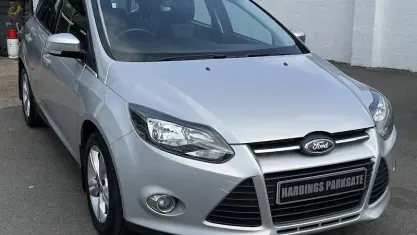 Used Ford Focus Zetec 105 HP (77 kW) 2012 Silver metallic Hatchback