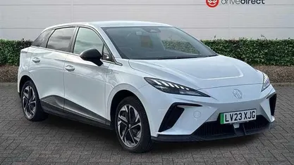 Used MG MG4 EV SE 150 kW (204 HP) 2023 White Hatchback