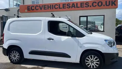 Used Vauxhall Combo Edition 75 HP (55 kW) 2019 White MPV