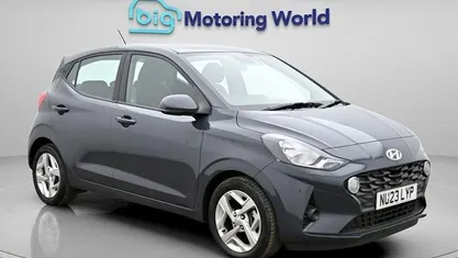 Begagnad Hyundai i10 SE 67 HK (49 kW) 2023 Grå Halvkombi