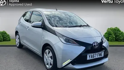Used Toyota Aygo X-play 69 HP (50 kW) 2018 Silver splash Hatchback