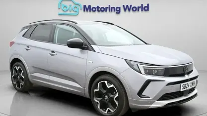Second-hand Vauxhall Grandland X Ultimate 131 CP (96 kW) 2024 Gri SUV