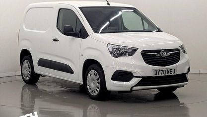 Usado Vauxhall Combo Sportive 101 HP (74 kW) 2020 Branco Monovolume