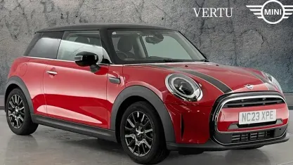 Używany Mini Cooper Classic 136 KM (100 kW) 2022 Czerwony Hatchback