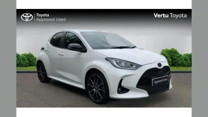 Used Toyota Yaris Sport 116 HP (85 kW) 2023 White Hatchback