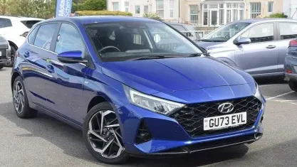 Used Hyundai i20 Premium 101 HP (74 kW) 2023 Blue Hatchback