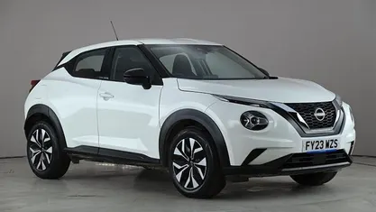 Używany Nissan Juke Acenta 114 KM (83 kW) 2023 Biały SUV