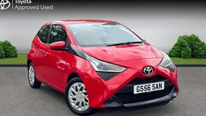 Gebraucht Toyota Aygo X-play 72 PS (52 kW) 2020 Rot Kleinwagen