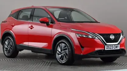 Used Nissan Qashqai Acenta Premium 140 HP (102 kW) 2023 Red SUV