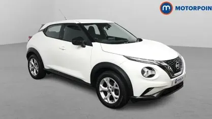 Używany Nissan Juke Acenta 117 KM (86 kW) 2020 Biały SUV
