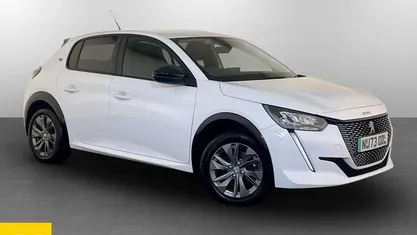 Used Peugeot e-208 Active+ 100 kW (136 HP) 2023 White Hatchback