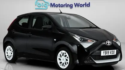 Used Toyota Aygo X-play 72 HP (52 kW) 2019 Black Hatchback