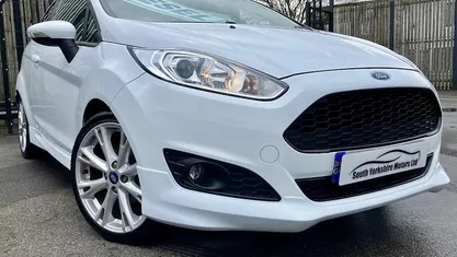 Used Ford Fiesta Zetec 95 HP (69 kW) 2014 White Hatchback