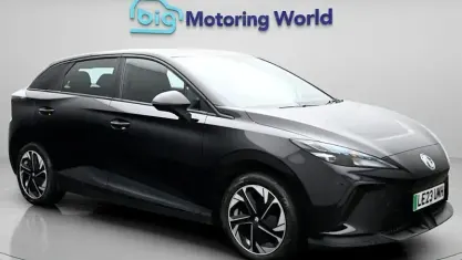 Begagnad MG MG4 EV SE 319 kW (435 HK) 2023 Halvkombi