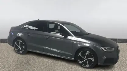 Usado Audi A3 Black Edition 150 CV (110 kW) 2019 Gris Berlina