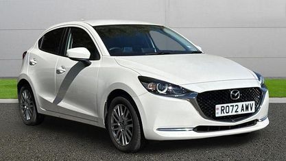 Używany Mazda 2 Inclusive 90 KM (66 kW) 2022 Biały Hatchback
