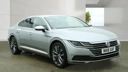 Usado VW Arteon Elegance 150 HP (110 kW) 2018 Prateado Citadino