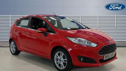 Used Ford Fiesta Zetec 101 HP (74 kW) 2016 Red Hatchback