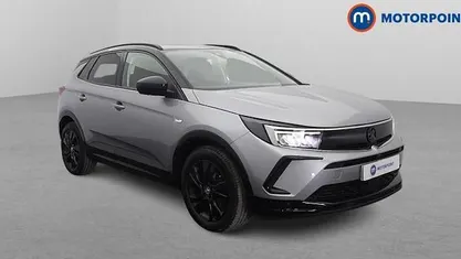 Begagnad Vauxhall Grandland X 131 HK (96 kW) 2023 Grå SUV