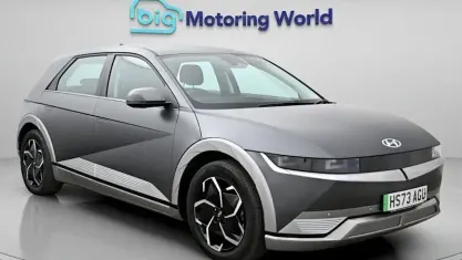 Begagnad Hyundai Ioniq Premium 125 kW (170 HK) 2024 Grå Halvkombi