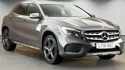 Usado Mercedes GLA200 AMG line 136 HP (100 kW) 2018 Cinzento SUV