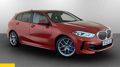 Begagnad BMW 118 M Sport 150 HK (110 kW) 2020 Röd Halvkombi