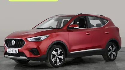 Używany MG ZS Excite 106 KM (77 kW) 2023 Czerwony Sedan/Limuzyna