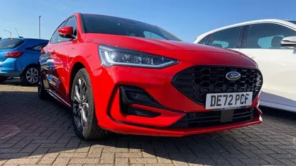 Used Ford Focus ST-Line 125 HP (91 kW) 2023 Red Hatchback