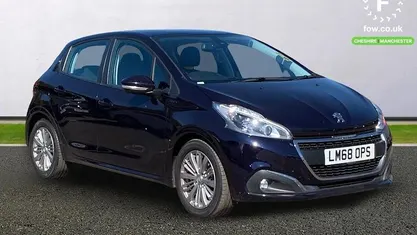 Begagnad Peugeot 208 Signature Sky 82 HK (60 kW) 2019 Blå Halvkombi